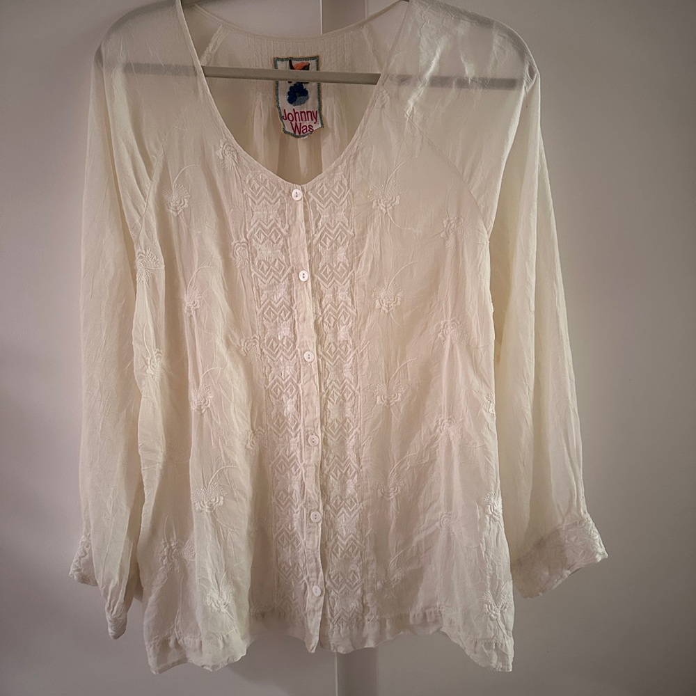 Johnny Was Cream V-Neck 3/4 Sleeve top.